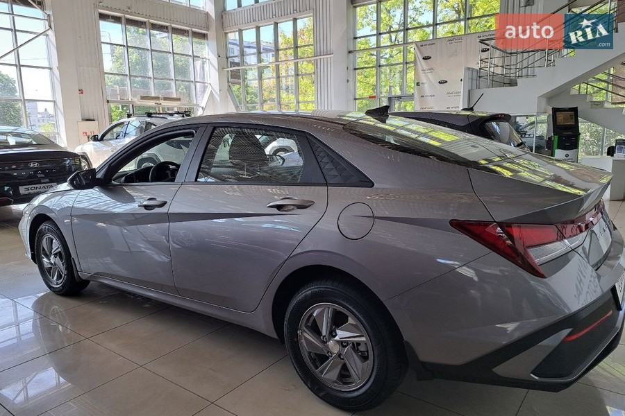 Hyundai Elantra - фото 6