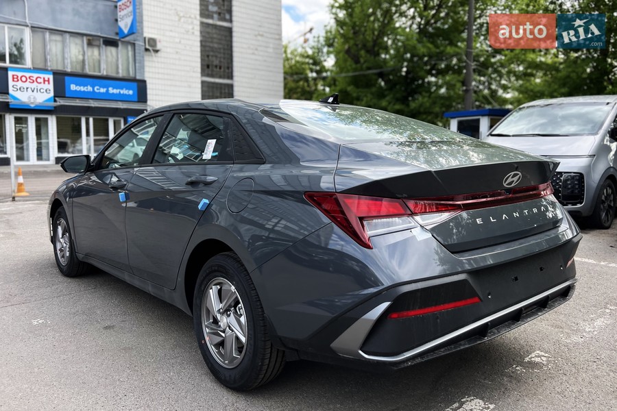Hyundai Elantra - фото 8
