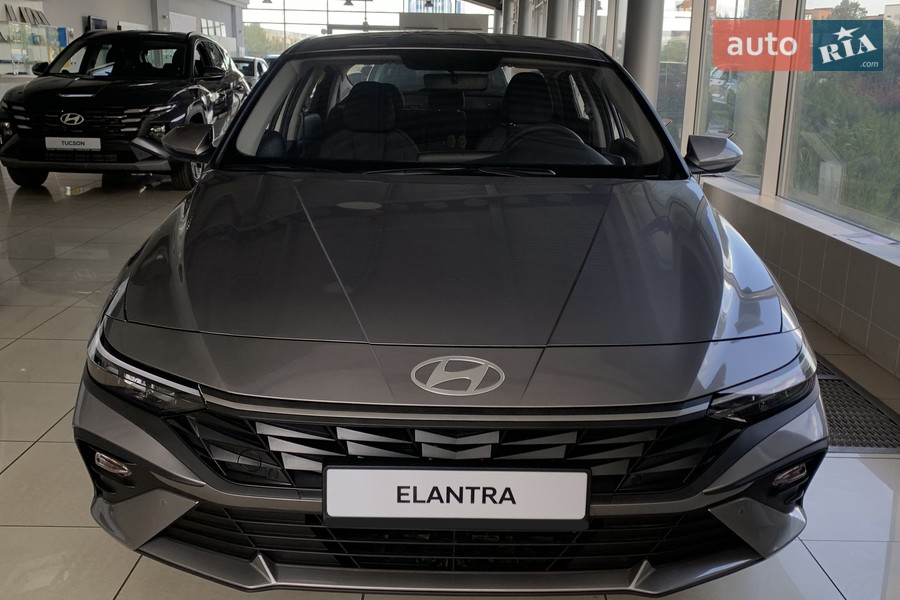 Hyundai Elantra - фото 1