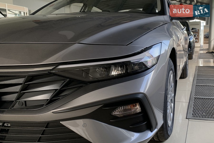 Hyundai Elantra - фото 4