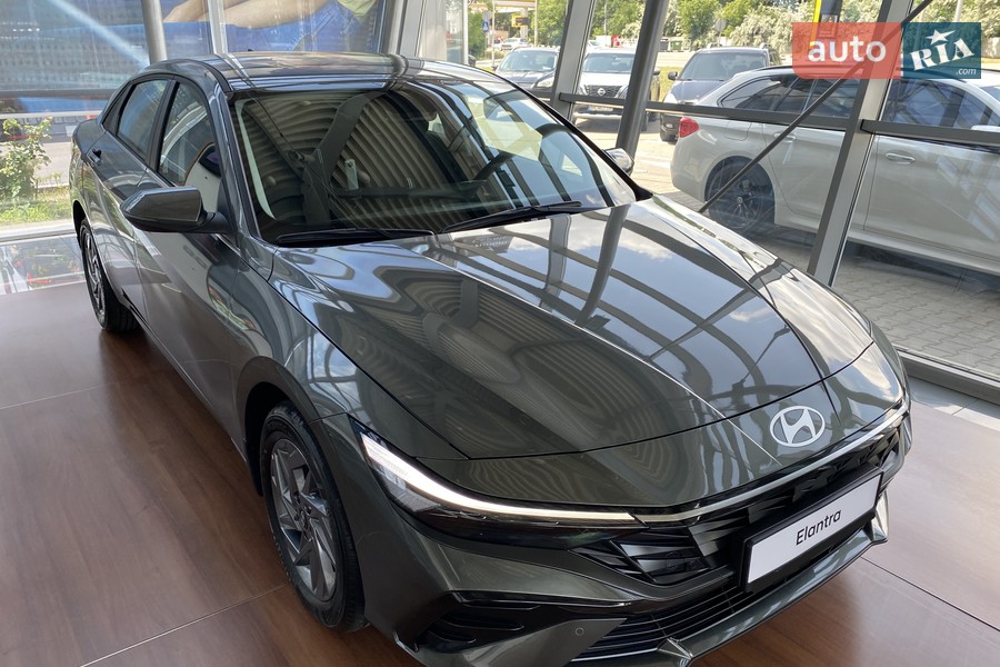 Hyundai Elantra - фото 1