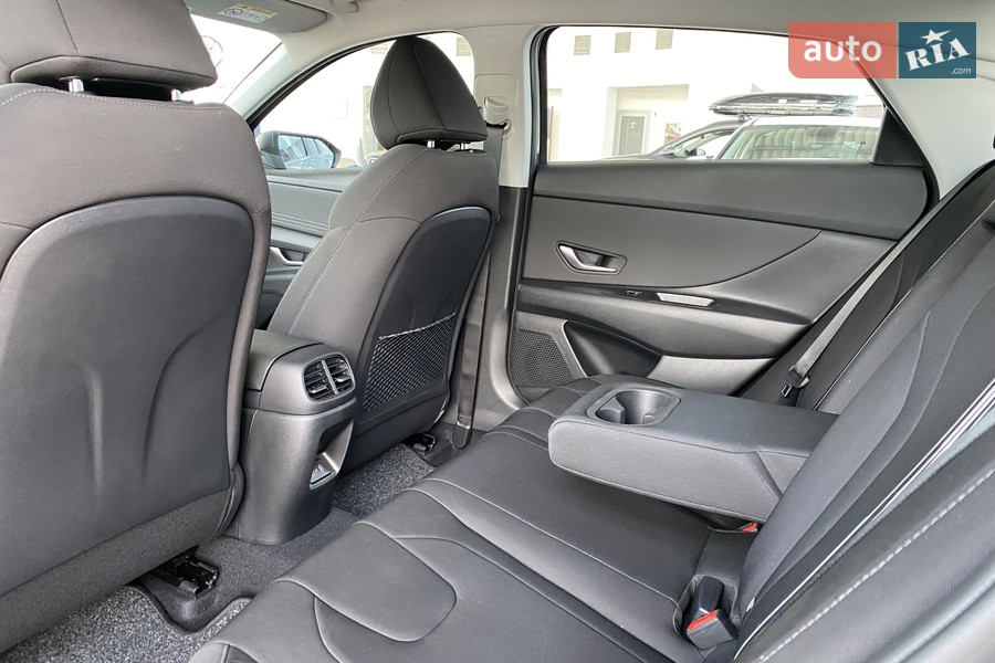 Hyundai Elantra - фото 14