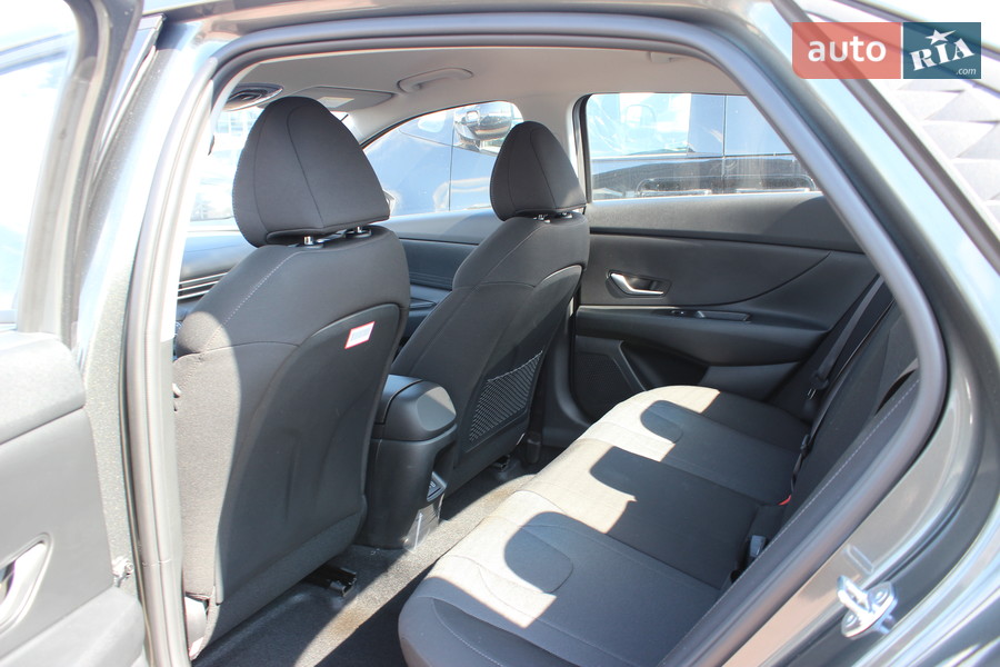 Hyundai Elantra - фото 28