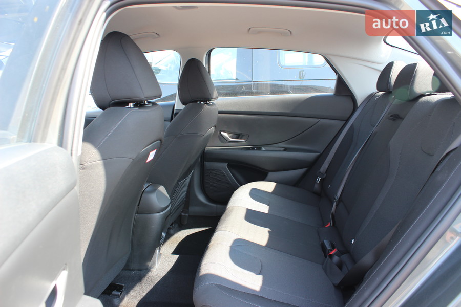 Hyundai Elantra - фото 30