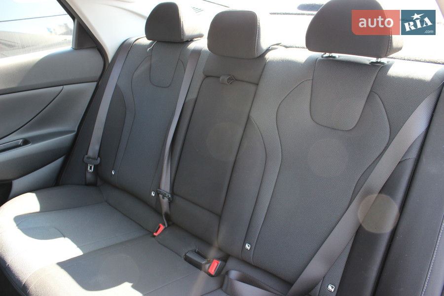 Hyundai Elantra - фото 31