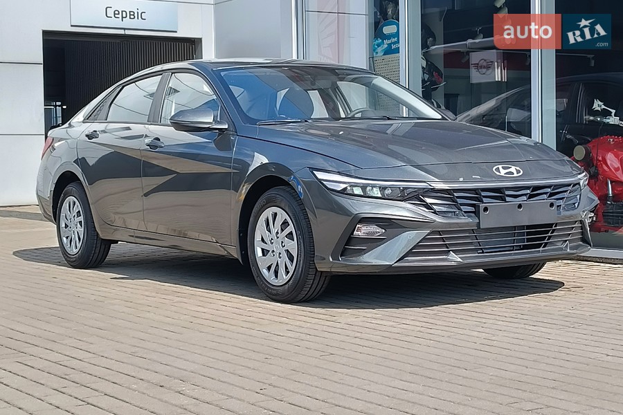 Hyundai Elantra - фото 1