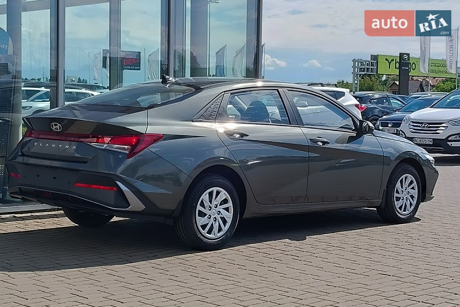 Hyundai Elantra - фото 8
