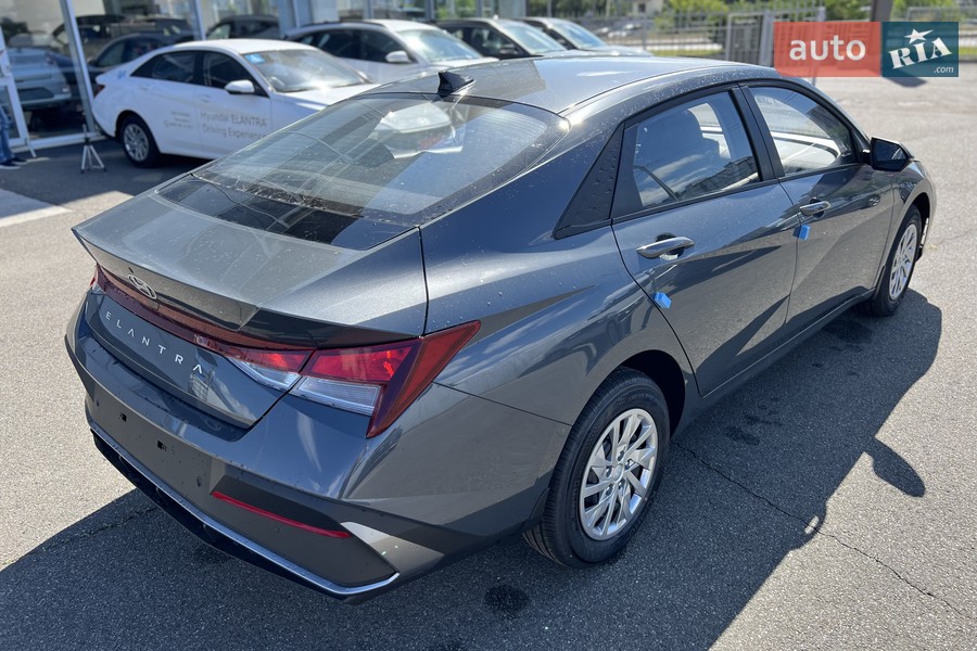 Hyundai Elantra - фото 5