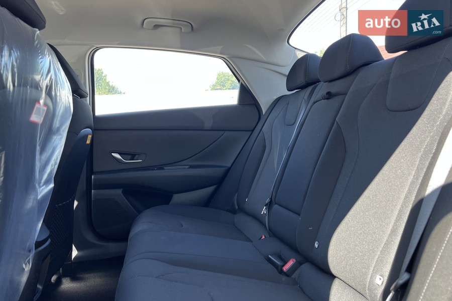 Hyundai Elantra - фото 9