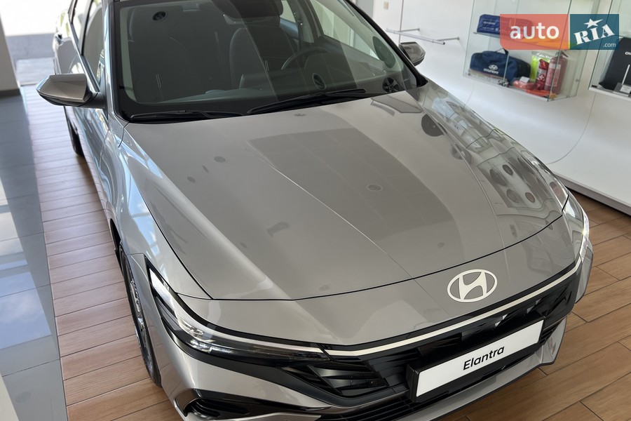 Hyundai Elantra - фото 3
