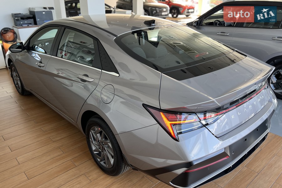 Hyundai Elantra - фото 5
