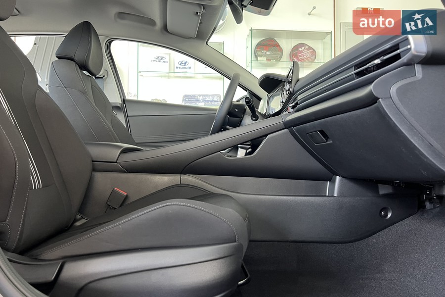 Hyundai Elantra - фото 16