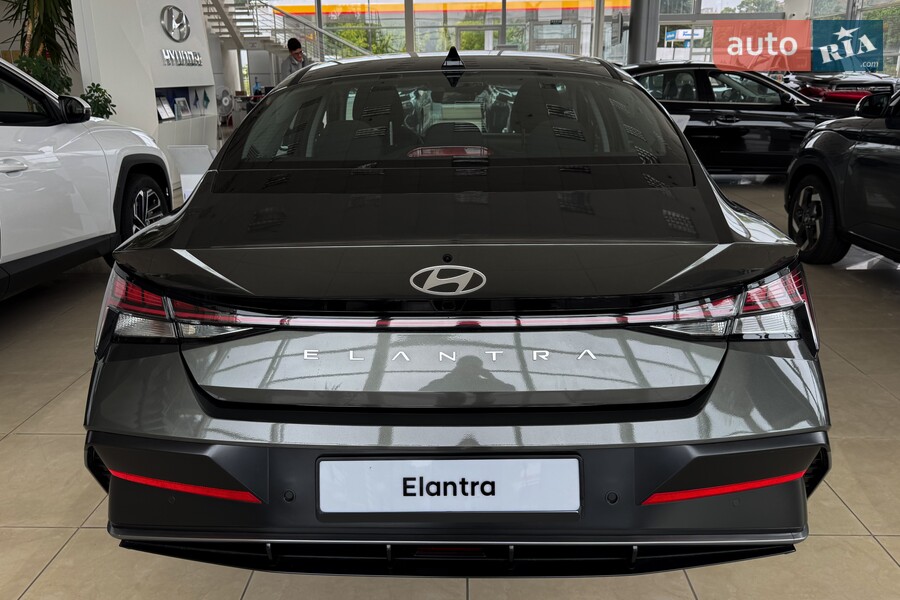 Hyundai Elantra - фото 4