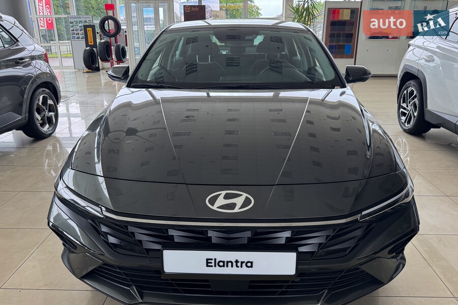 Hyundai Elantra - фото 1