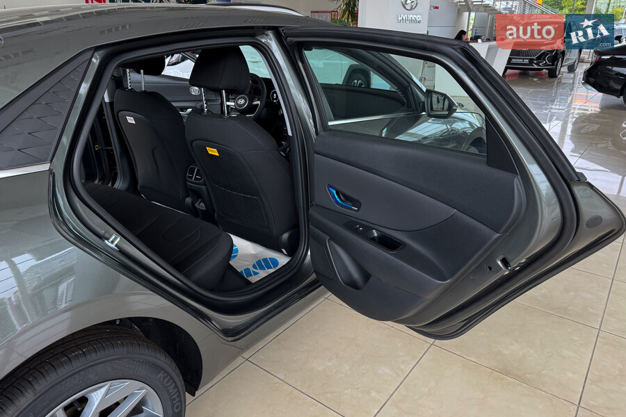 Hyundai Elantra - фото 16