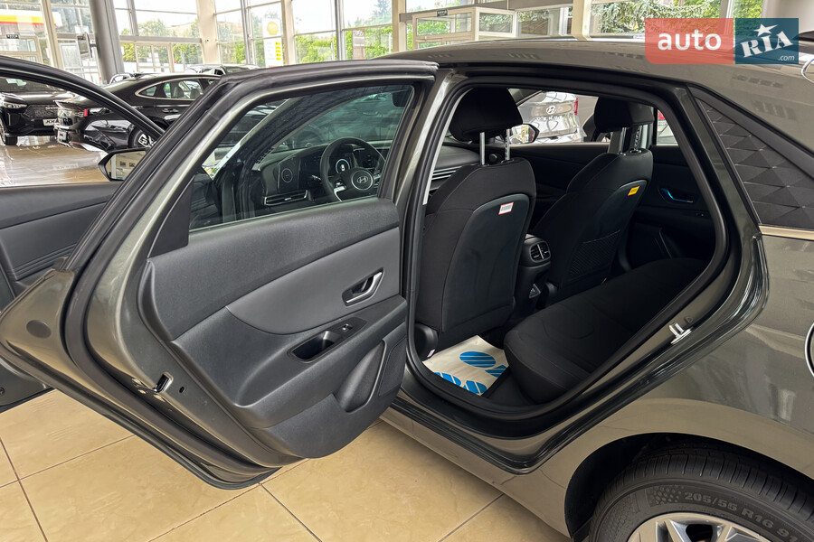 Hyundai Elantra - фото 17