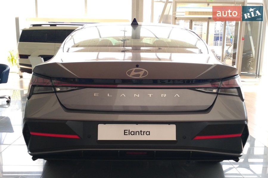Hyundai Elantra - фото 7