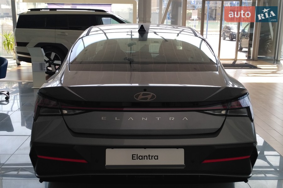Hyundai Elantra - фото 8