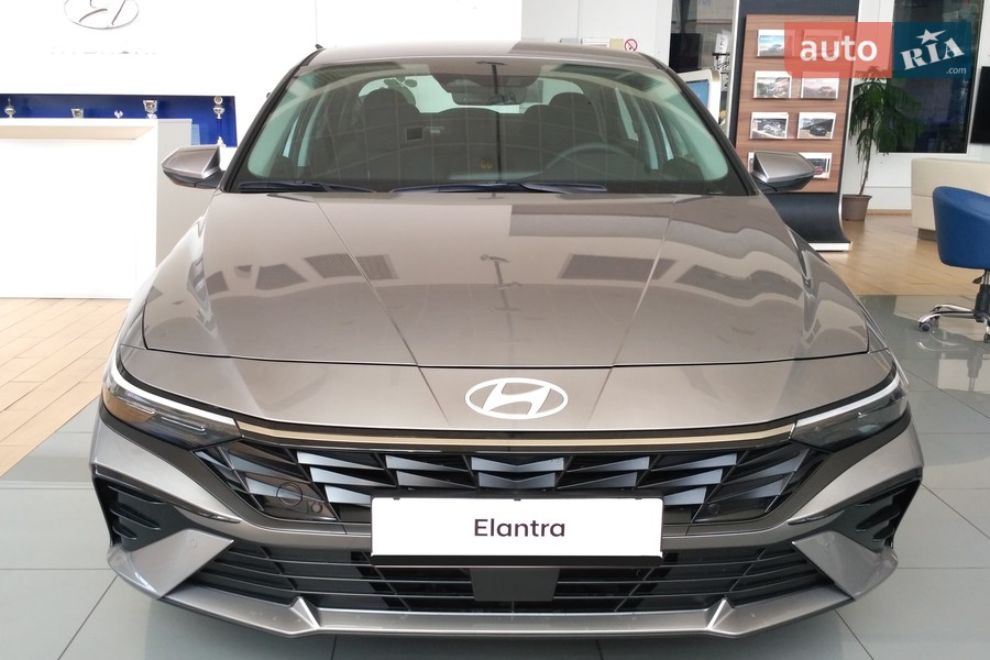 Hyundai Elantra - фото 2