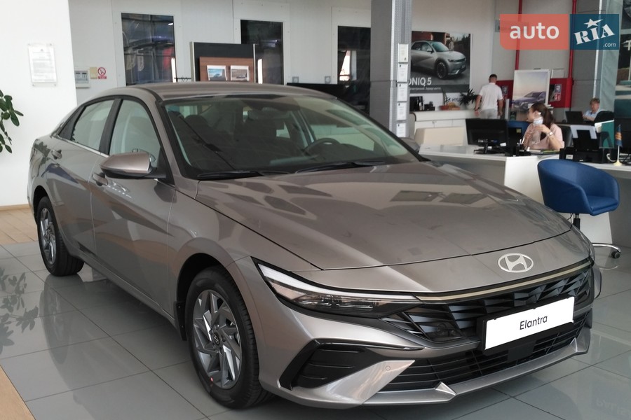 Hyundai Elantra - фото 1