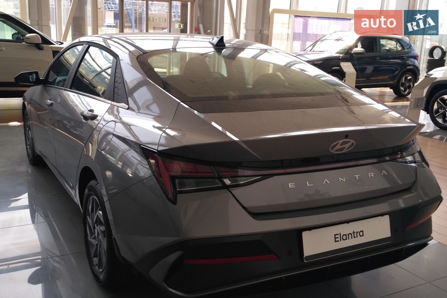 Hyundai Elantra - фото 5