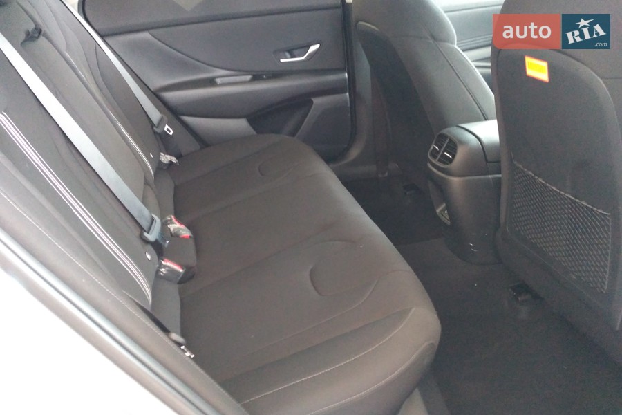 Hyundai Elantra - фото 16