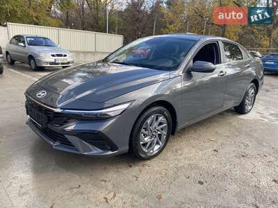 Hyundai Elantra 2025 Style