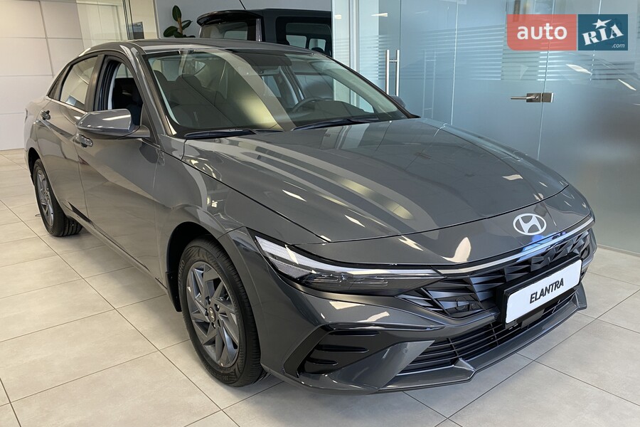 Hyundai Elantra - фото 1