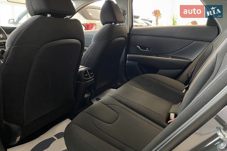 Hyundai Elantra - фото 15