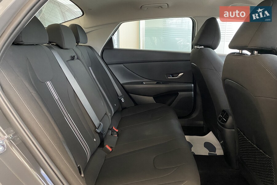 Hyundai Elantra - фото 16