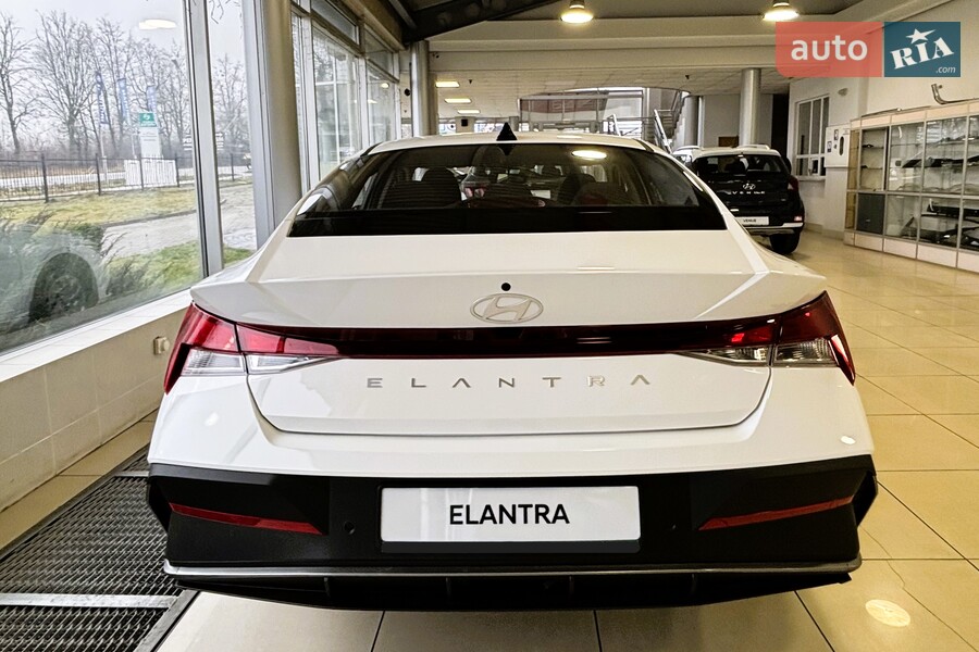 Hyundai Elantra - фото 3