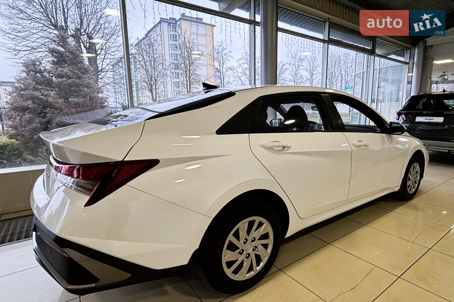 Hyundai Elantra - фото 2