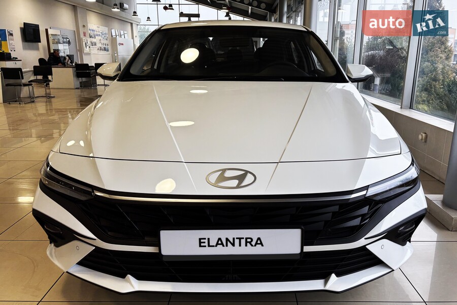 Hyundai Elantra - фото 1