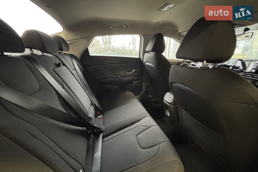 Hyundai Elantra - фото 12