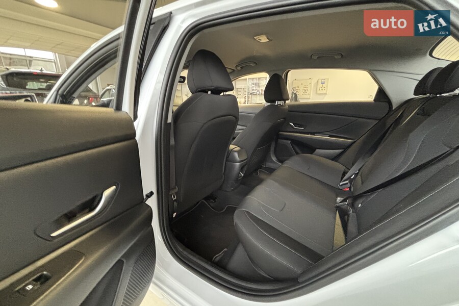 Hyundai Elantra - фото 14