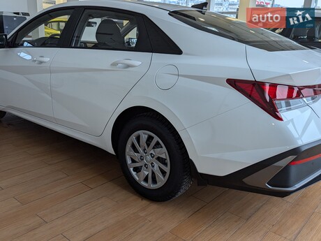 Hyundai Elantra 2025