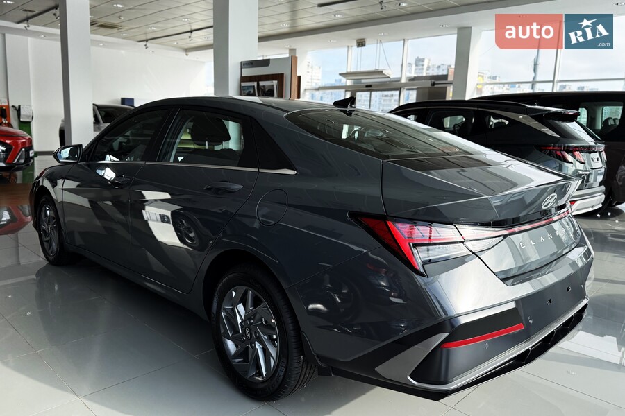 Hyundai Elantra - фото 8