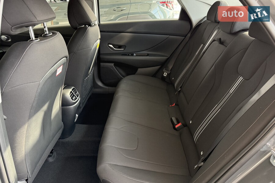 Hyundai Elantra - фото 13