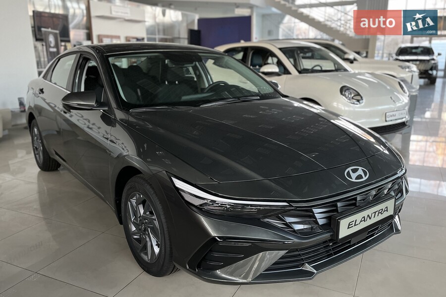 Hyundai Elantra - фото 1