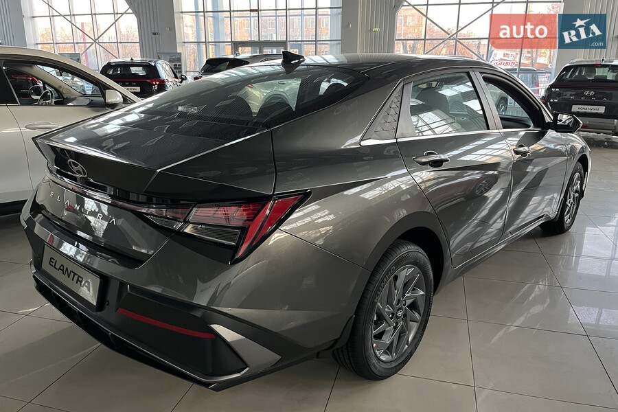 Hyundai Elantra - фото 4