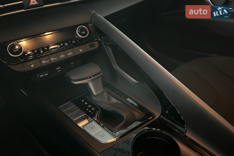 Hyundai Elantra - фото 11