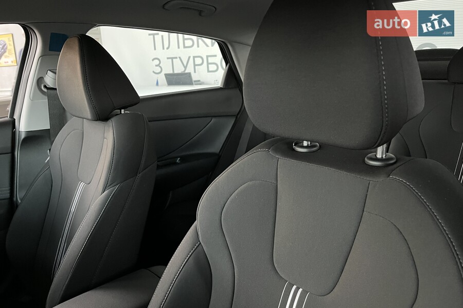 Hyundai Elantra - фото 10