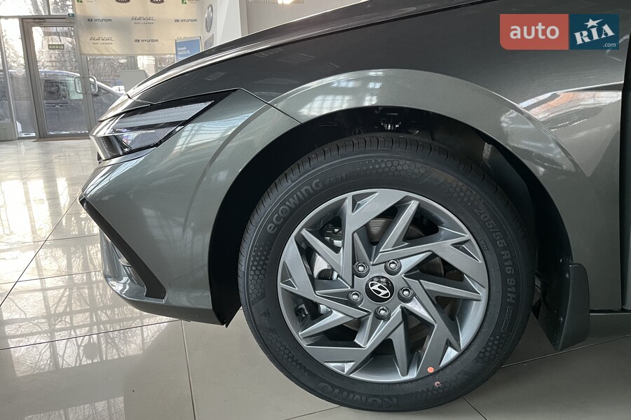 Hyundai Elantra - фото 5