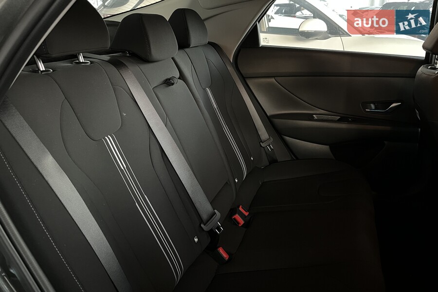 Hyundai Elantra - фото 16