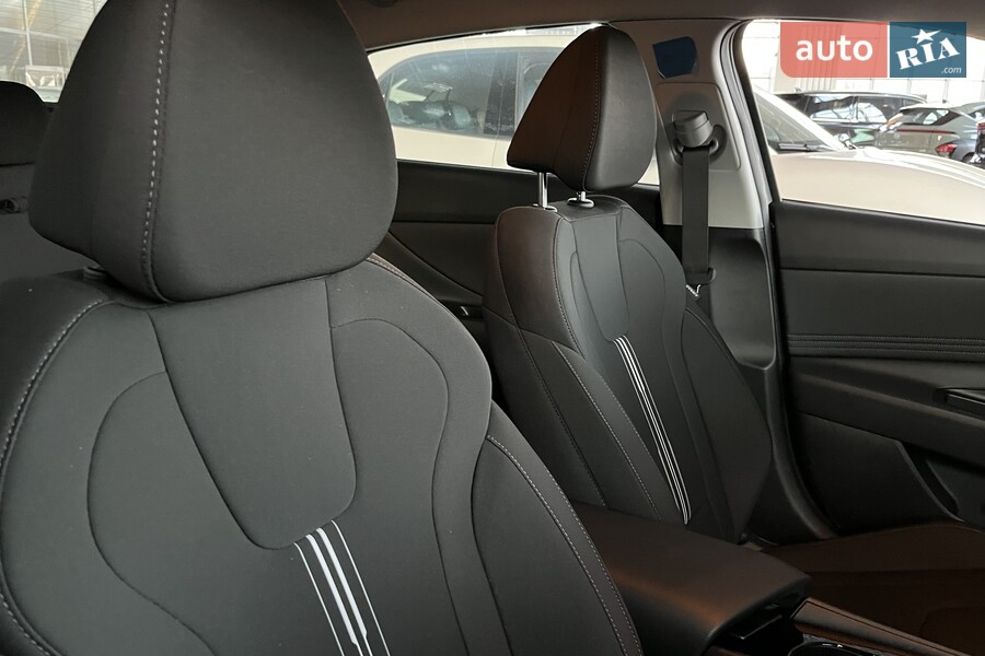 Hyundai Elantra - фото 15