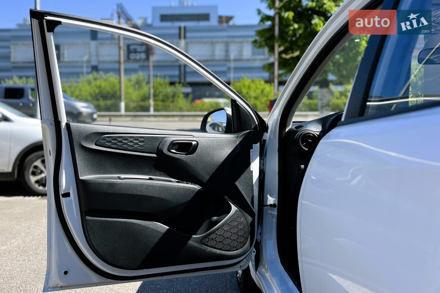 Hyundai i10 - фото 18