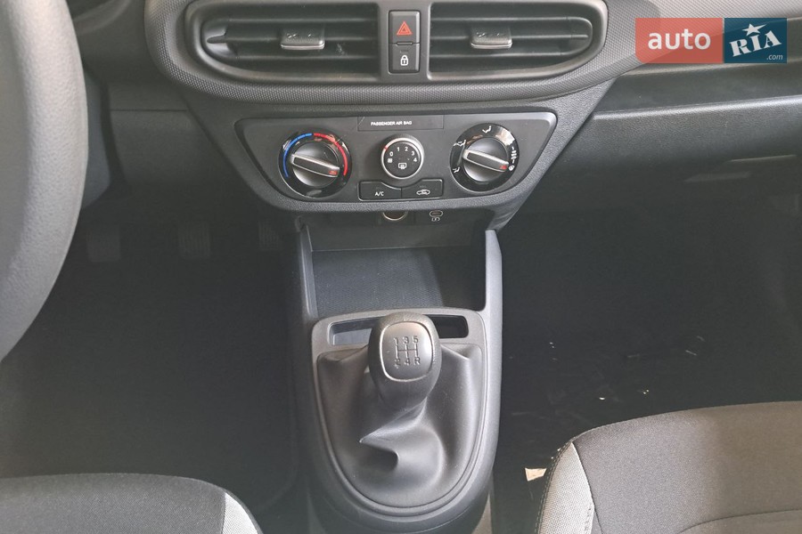 Hyundai i10 - фото 16
