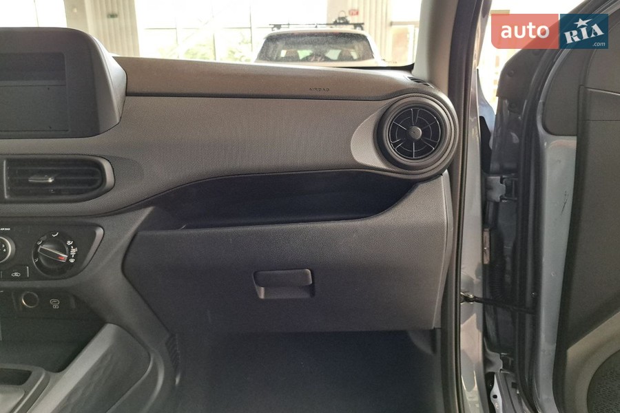 Hyundai i10 - фото 19