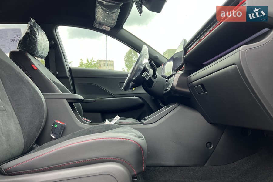 Hyundai Kona Electric - фото 12