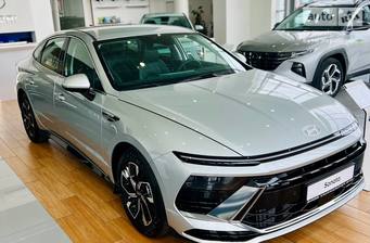 Hyundai Sonata 2023 Top